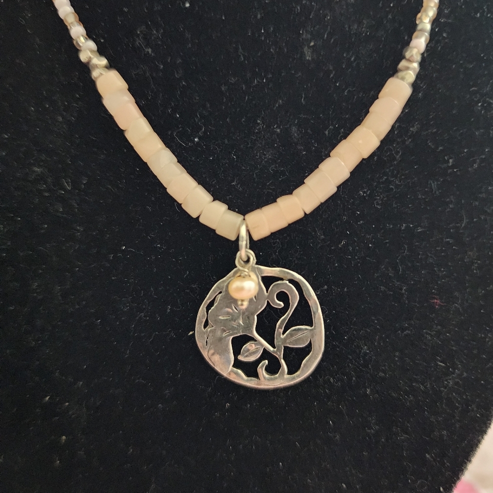 Silpada necklace consists of pink soapstone and seedbeads. It is 16" long - Picture 8 of 8